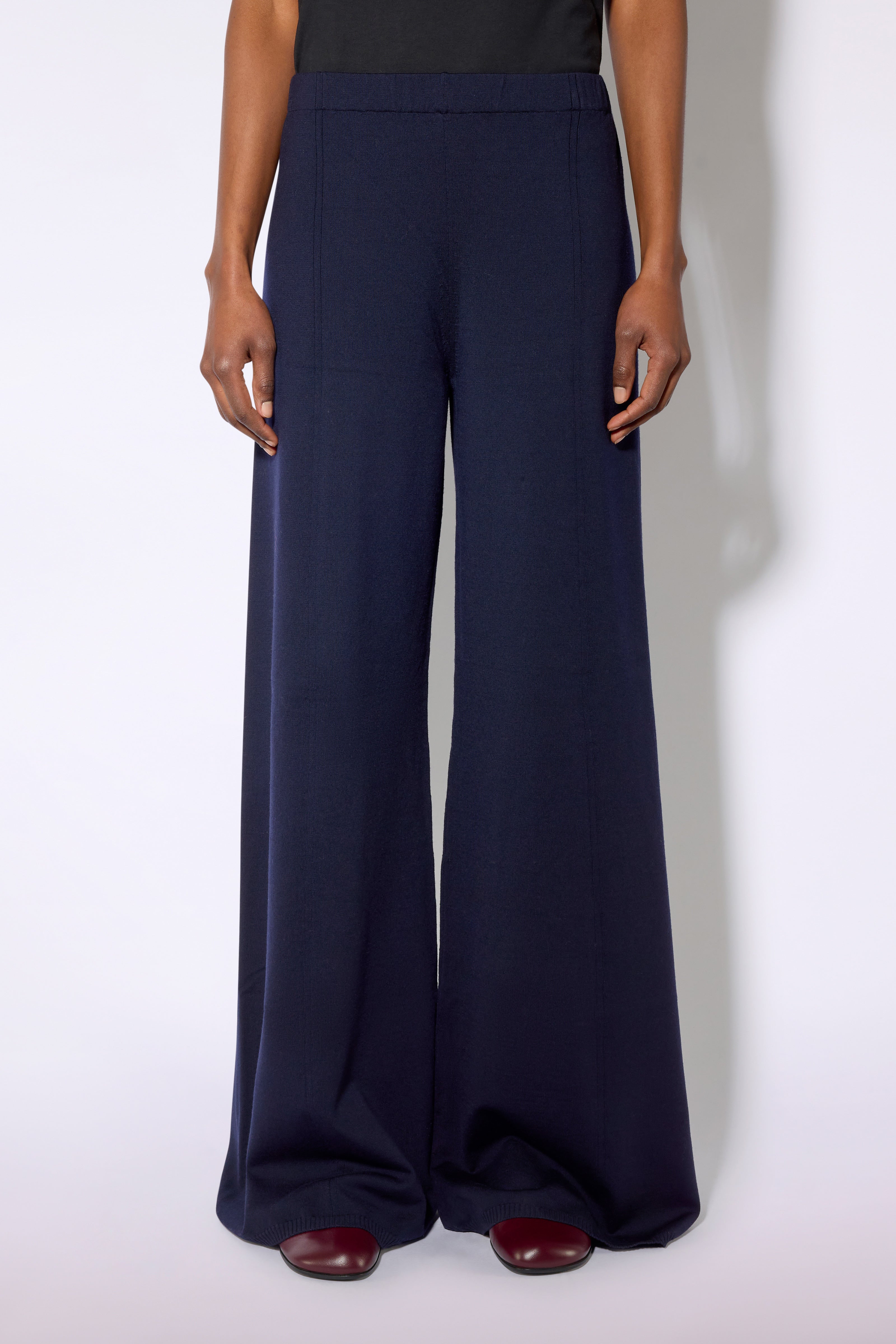 PANTALONE-RUSSELL